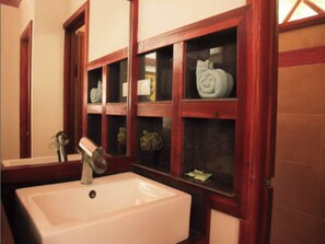 Villa, 1 Schlafzimmer, Terrasse, Gartenblick | Badezimmer | Dusche