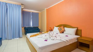 Room, 1 Bedroom, Smoking, Terrace - Guesthouse Belvedere - Room for 2 Near Patong Beach, Wifi and Ac (Patong)