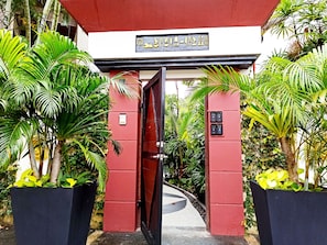 Entrée de l’hébergement