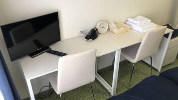 Room 302, Non Smoking | Room amenity