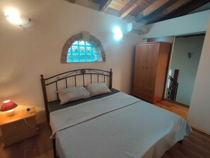 House, 4 Bedrooms, Terrace - Family Rustic House With Private Pool (Liznjan)