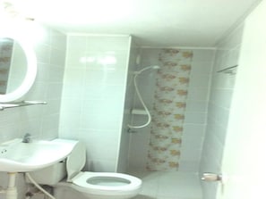 Bathroom - Comfortable Studio T8 Impact Bangkok Thailand (Pak Kret)