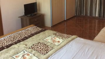 Room, 6 Bedrooms, Smoking, Balcony | 6 bedrooms