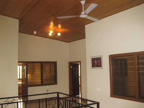 Front of property - Room-ghouse - Ideal For Friends - Family (Adenta)