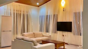 Room, 6 Bedrooms, Smoking, Balcony | Interior