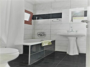 Room, 1 Bedroom, Balcony, Garden View | Bathroom | Towels - Private Spacious Room Full Sea View (Hersonissos)
