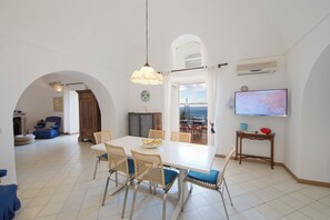 Villa, 4 Bedrooms, Smoking, Private Pool | Dining
