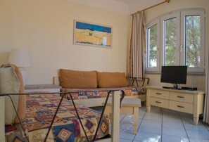 Living room - Sea View Apartment In Beautiful Sardinia - 7 Mins Walk to Beach (Trinità d'Agultu e Vignola)