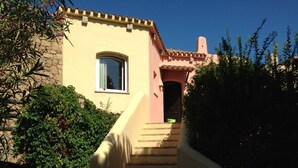 Unclassified image, 5 of 40, button - Sea View Apartment In Beautiful Sardinia - 7 Mins Walk to Beach (Trinità d'Agultu e Vignola)