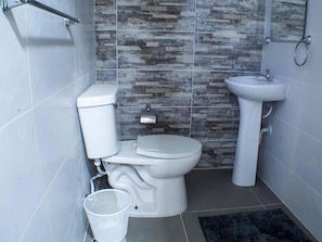 Room, 1 Bedroom, Smoking, City View | Bathroom