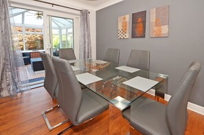 Maison, 4 chambres, patio, vue jardin | Restauration