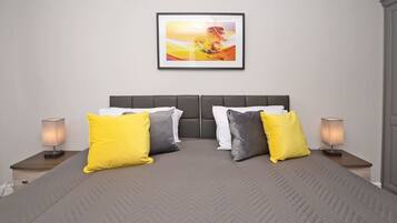 Casa, 4 habitaciones, patio, vista al jardín | 4 habitaciones, cuna de viaje y ropa de cama