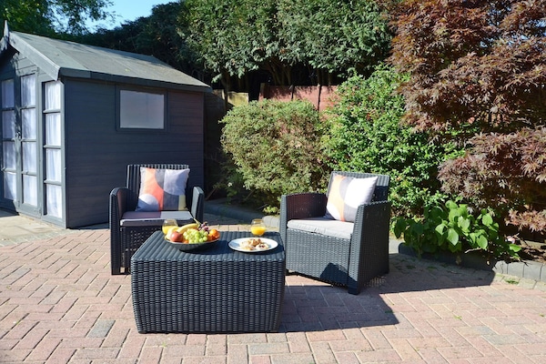 Casa, 4 habitaciones, patio, vista al jardín | Exterior