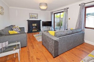 House, 4 Bedrooms, Patio, Garden View | Living room