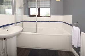Bathroom - Ideal for Alton Towers, Staffordshire and The Peak District (Stoke-on-Trent)