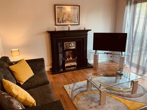 House, 4 Bedrooms, Patio, Garden View | Living room - Ideal for Alton Towers, Staffordshire and The Peak District (Stoke-on-Trent)