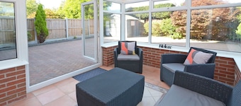 Ideal for Alton Towers, Staffordshire and The Peak District