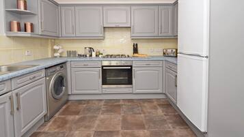 Rumah, 4 kamar tidur, patio, pemandangan kebun | Interior