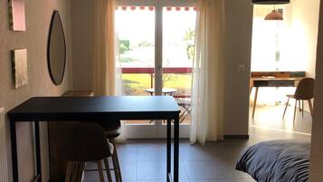 Kondominium, 1 kamar tidur, Boleh Merokok, balkon | Tempat makan