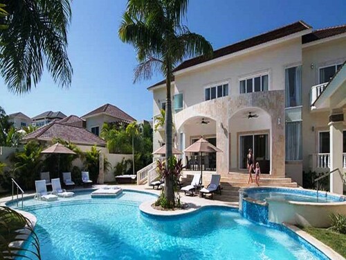 Royal Villas at Lifestyle Resort