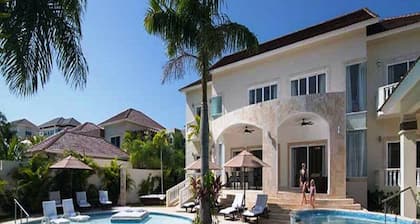 Royal Villas at Lifestyle Resort