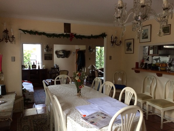 Room, 1 Bedroom, Fireplace | Dining room
