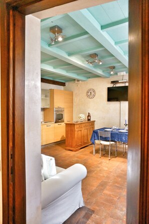 Apartment, 2 Bedrooms, Accessible | 3 bedrooms, iron/ironing board, travel crib - Luna 36 Apartment In Central Florence (Florence)