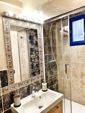 Apartment, 2 Bedrooms, Accessible | Bathroom | Hair dryer - Luna 36 Apartment In Central Florence (Florence)