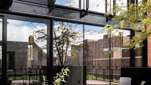 Outdoor dining - Modern 1 Bedroom Apartment in Trendy Nordhavn (Copenhagen)