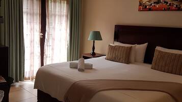 Room, 1 Bedroom, Balcony, City View | 1 bedroom, iron/ironing board, WiFi, bed sheets