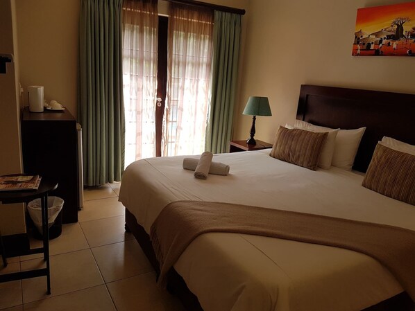 1 bedroom, iron/ironing board, WiFi, bed sheets - Fairview Bed And Breakfast - Double Bedroom 3 (Umhlanga)