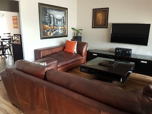 Room, 1 Bedroom, Balcony, City View | Interior