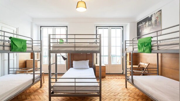 Room - Brand new Fully Furnished Hostel Just 20 Meters From Anjos Metro Station - 10 (Lisbon)