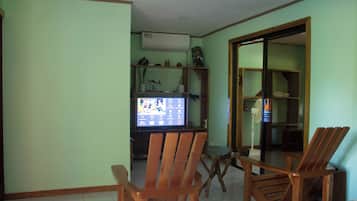 Bungalow, 1 Bedroom, Balcony, Garden View | Living room