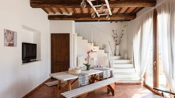 Vila, 3 kamar tidur, kolam renang pribadi, pemandangan kebun | Ruang makan