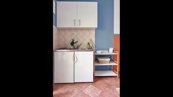 Studio, 1 Bedroom, Smoking, Patio | Interior