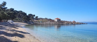 Studio Apartments Roza - A Charming Oasis in the Centre of Makarska