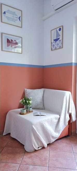 Studio, 1 chambre, fumeur, patio | Aire de séjour