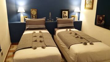 Nhà, 2 phòng ngủ, hút thuốc, sân hiên | 2 phòng ngủ, nôi/cũi di động