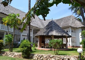 Exterior - Room in Apartment - Wonderful two Minutes Walk to the White Sand Beach Property (Watamu)