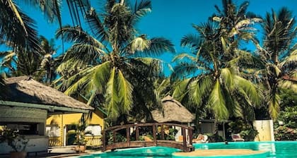 Room in Apartment - Wonderful two Minutes Walk to the White Sand Beach Property