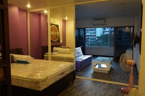 Condo, 1 Bedroom, Accessible, Smoking | 1 bedroom, bed sheets - 201 Jomtien Hill Resort Sudio (Pattaya)