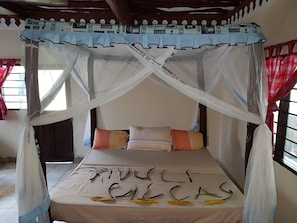 8 bedrooms - Room-a Wonderful Beach Property in Diani (Diani Beach)