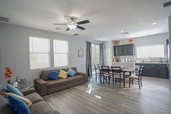 House, 4 Bedrooms, Patio | Hallway