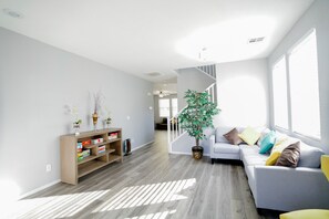 House, 4 Bedrooms, Patio | Living area