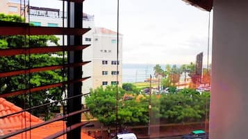 Room, 1 Bedroom, Smoking, City View | Interior