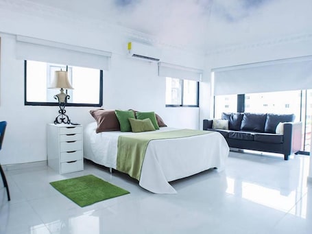 Room, 1 Bedroom, Smoking, City View | 1 bedroom