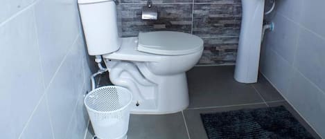 Room, 1 Bedroom, Smoking, City View | Bathroom