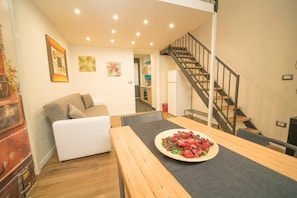 2 bedrooms, iron/ironing board, WiFi