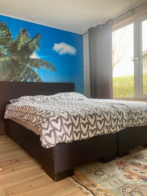 ชาเลท์, 2 ห้องนอน, ลานระเบียง, วิวสวน | 2 ห้องนอน, Wi-Fi